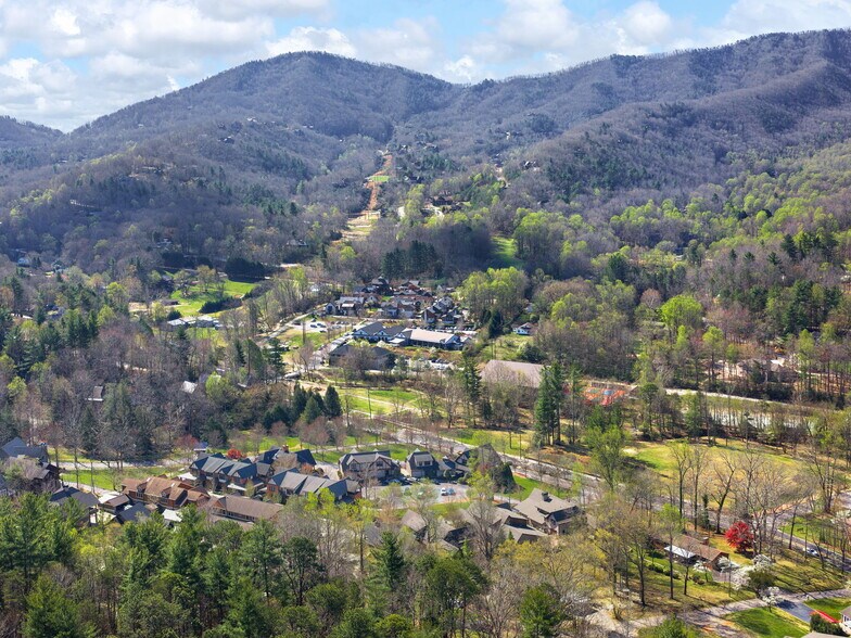 10 E Market St, Black Mountain, NC à vendre - Aérien – Image 3 sur 13