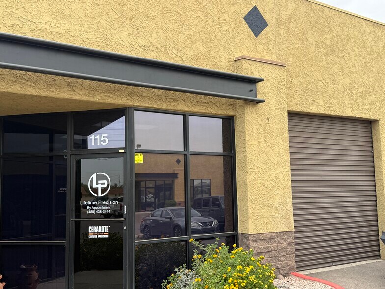 751 N Monterey St, Gilbert, AZ à louer - Photo de l’immeuble – Image 2 sur 7