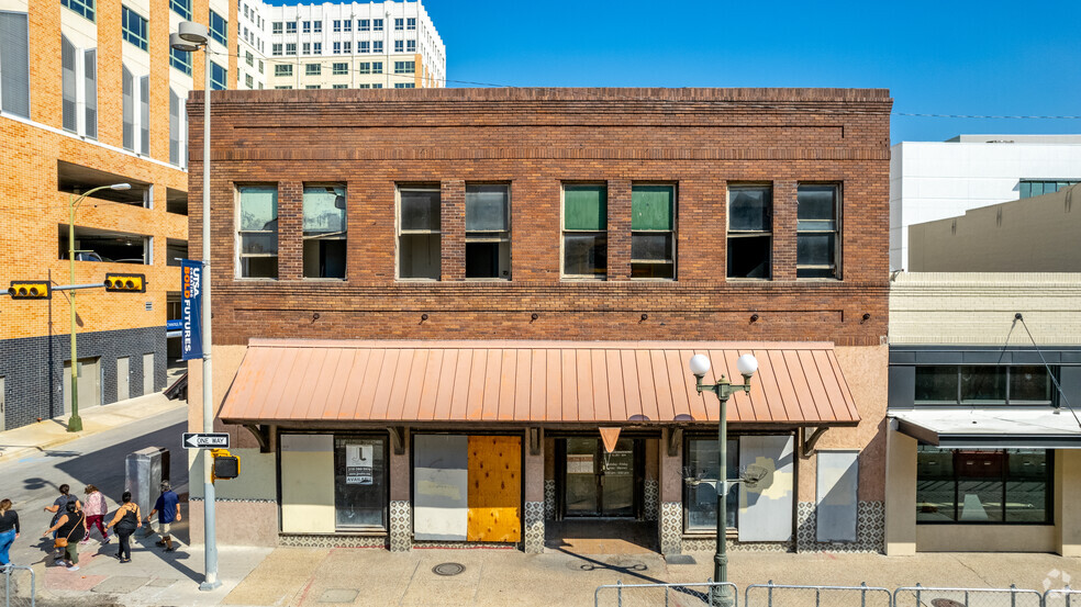 345 W Commerce St, San Antonio, TX à vendre - Photo de l’immeuble – Image 3 sur 25