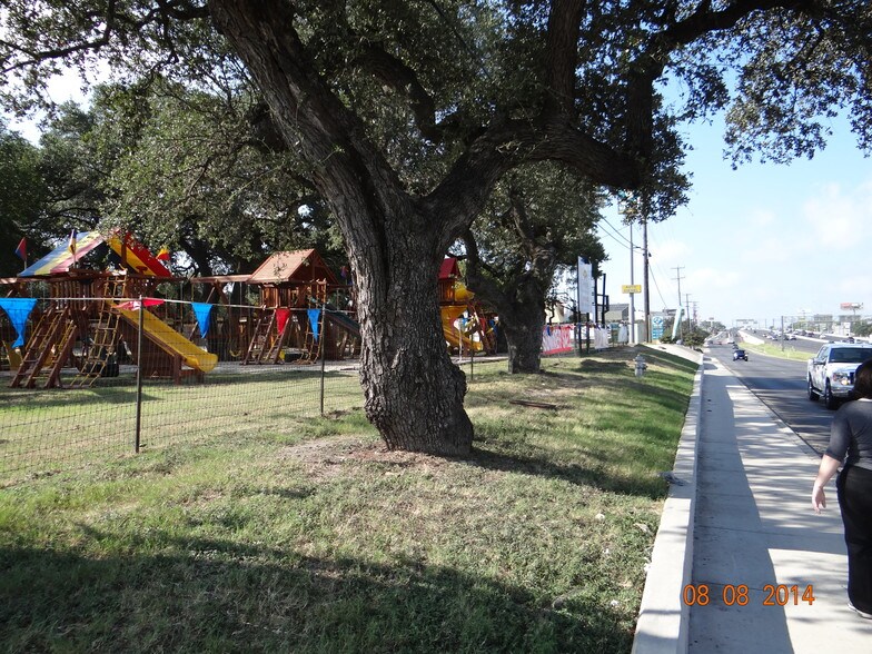 15838 San Pedro, San Antonio, TX à vendre - Photo de l’immeuble – Image 1 sur 12