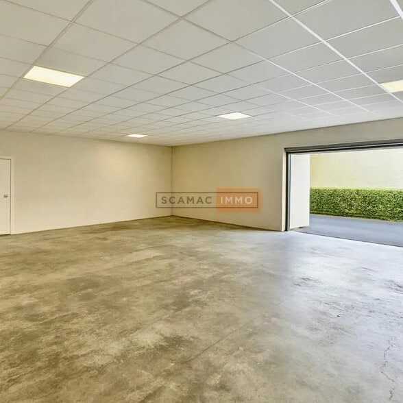 Local d'activités dans Puget-sur-Argens à vendre - Photo intérieure – Image 1 sur 5