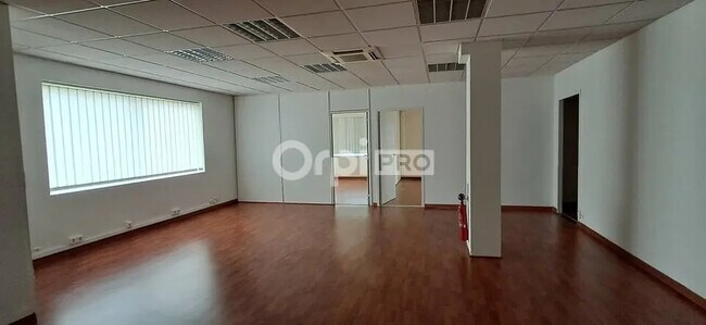 Plus de détails pour Bureau à louer