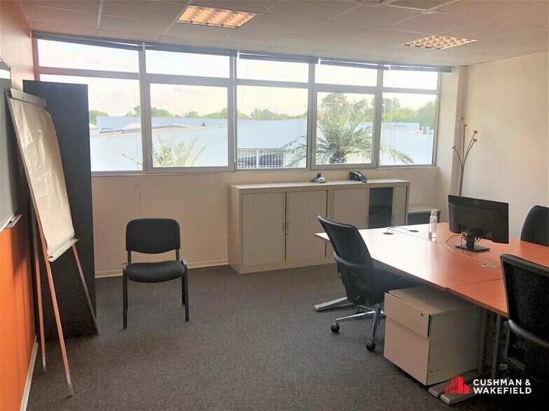 Bureau dans Gradignan à louer - Photo de l’immeuble – Image 3 sur 9