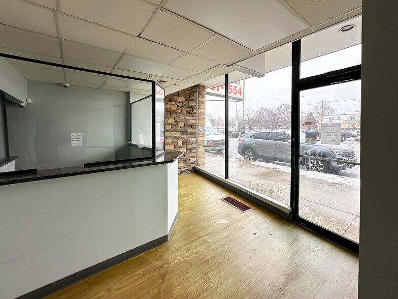 6338 S Pulaski Rd, Chicago, IL à louer - Photo de l’immeuble – Image 2 sur 20
