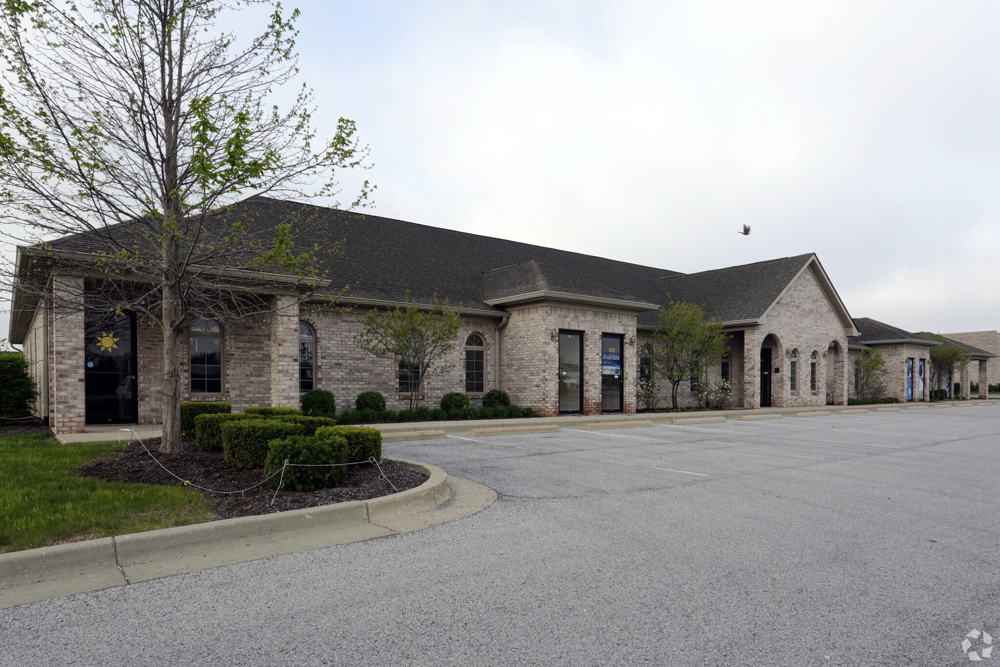 287-299 Shiloh Crossing Dr, Avon, IN à louer Photo principale– Image 1 sur 24