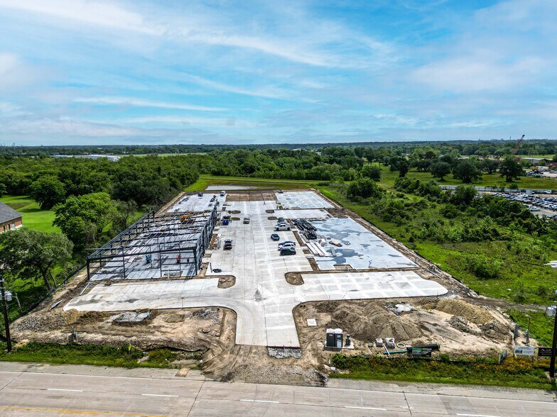 5279 N Main St, Baytown, TX à louer - Photo de l’immeuble – Image 1 sur 11