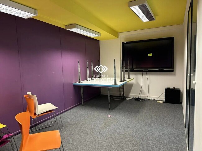 Plus de détails pour 8 Place Jean Monnet, Orléans - Bureau à vendre