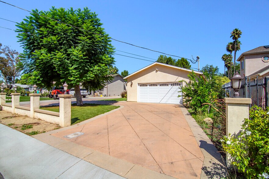 22839 Dolorosa St, Woodland Hills, CA à louer - Photo de l’immeuble – Image 3 sur 45