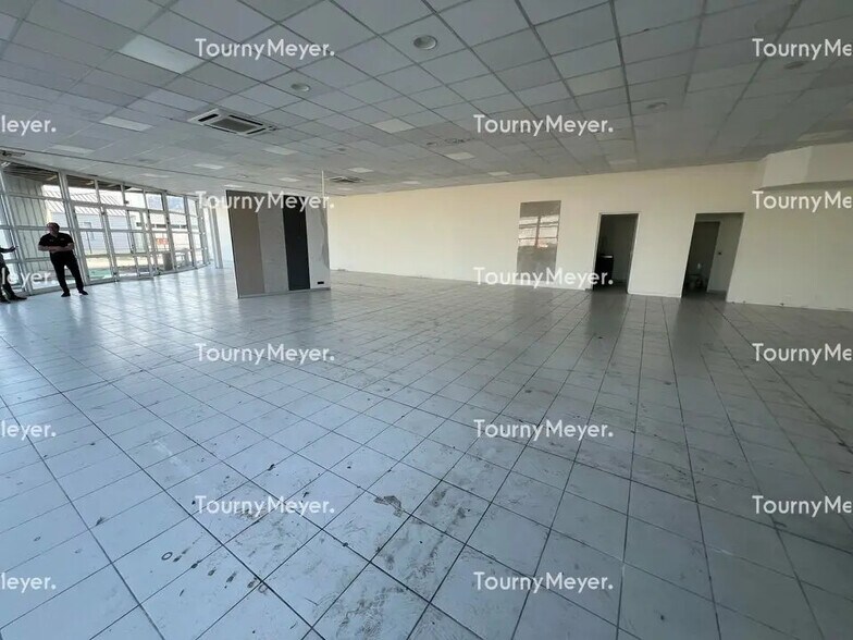 Local commercial dans Lons à louer - Photo intérieure – Image 2 sur 5