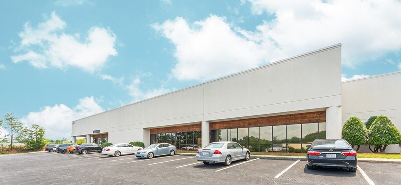 4524 Green Point Dr, Greensboro, NC à louer - Photo de l’immeuble – Image 3 sur 12