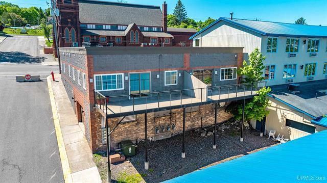 208 E Montezuma Ave, Houghton, MI à vendre - Photo de l’immeuble – Image 3 sur 6