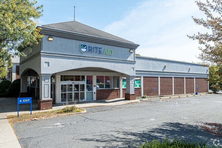 107 Main St, Greenfield, MA à louer - Photo de l’immeuble – Image 1 sur 12