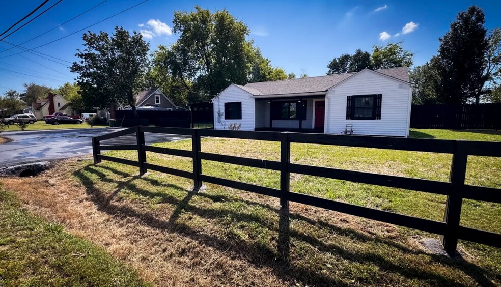 102 Elmwood Dr, Lebanon, TN à louer - Photo de l’immeuble – Image 2 sur 10