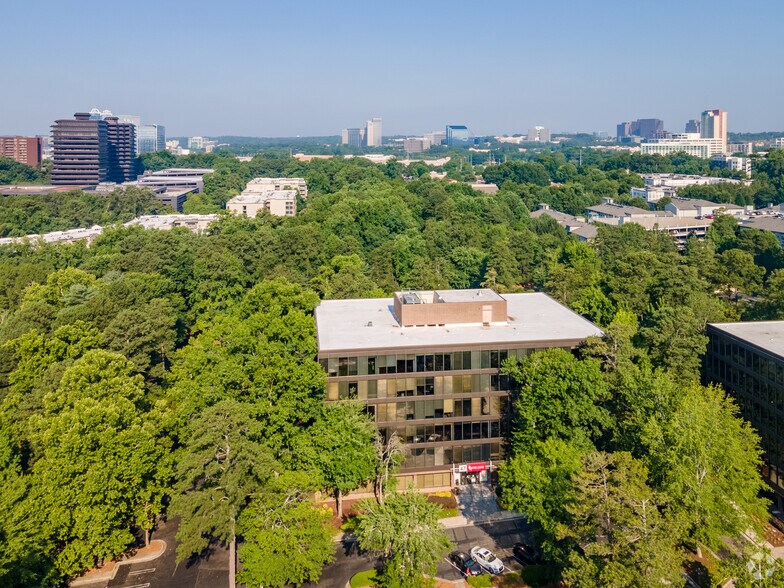 47 Perimeter Ctr E, Atlanta, GA à louer - Photo de l’immeuble – Image 1 sur 5