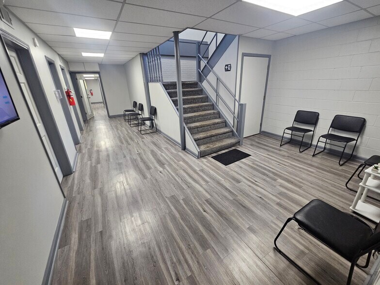 6117 N College Ave, Indianapolis, IN à louer - Photo de l’immeuble – Image 3 sur 14