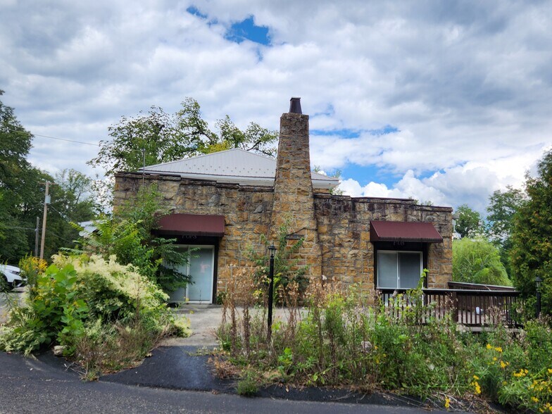1129 Lincoln Hwy, Laughlintown, PA à vendre - Photo de l’immeuble – Image 2 sur 16