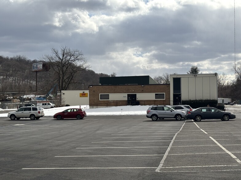237 E Aurora St, Waterbury, CT à louer - Photo de l’immeuble – Image 1 sur 7