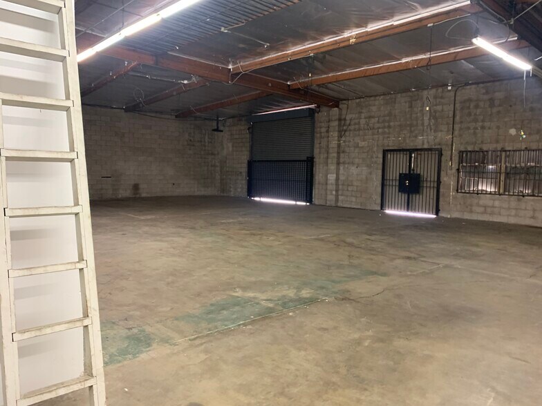1390 Newton St, Los Angeles, CA à louer - Photo de l’immeuble – Image 3 sur 10