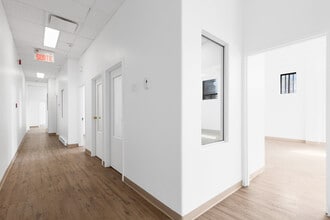 5215-5217 Rue de la Savane, Montréal, QC à louer Photo intérieure– Image 2 sur 12