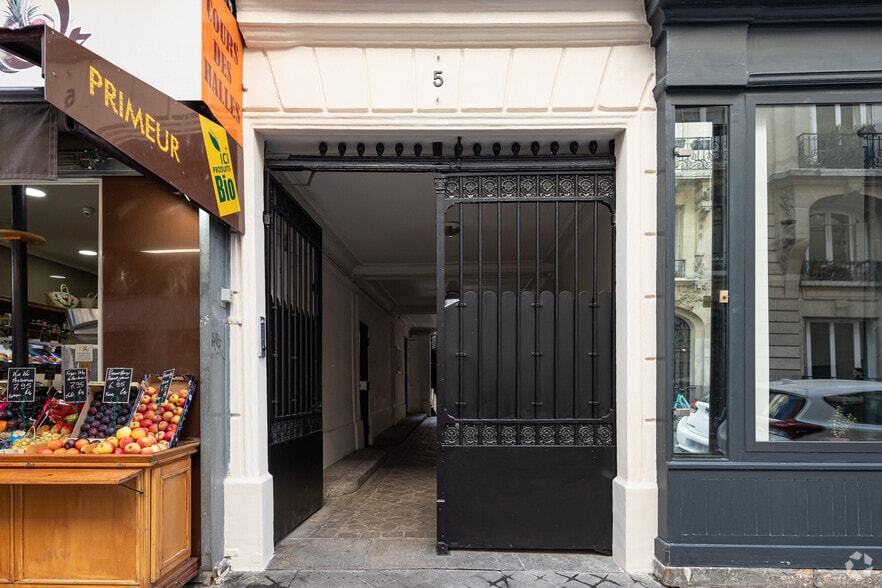 Immeuble residentiel dans Paris à vendre - Photo de l’immeuble – Image 2 sur 3