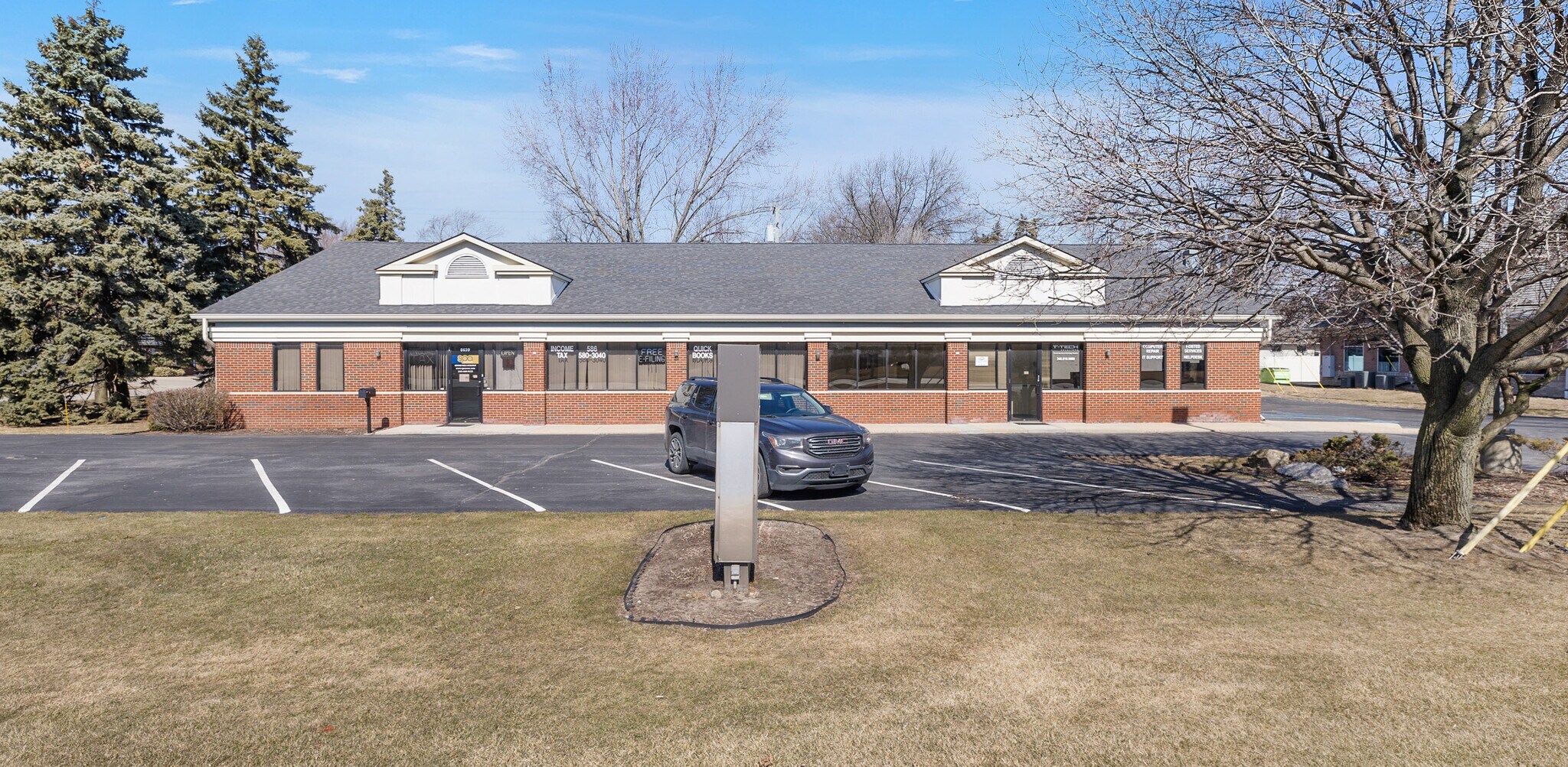 8639-8641 Hall Rd, Utica, MI à louer Photo principale– Image 1 sur 5