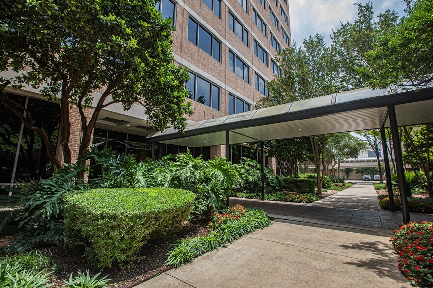 1020 NE Loop 410, San Antonio, TX à louer - Photo de l’immeuble – Image 3 sur 22