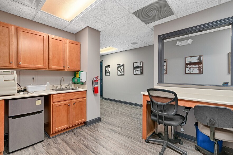 120 Chadwick Square Ct, Hendersonville, NC à vendre - Photo de l’immeuble – Image 3 sur 14
