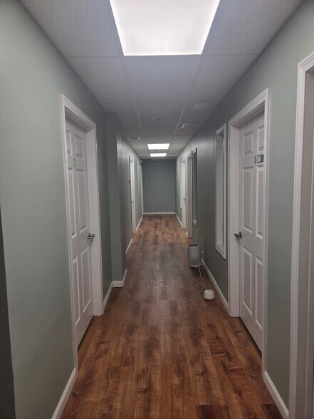 867 Main St, Manchester, CT à louer - Photo de l’immeuble – Image 3 sur 12