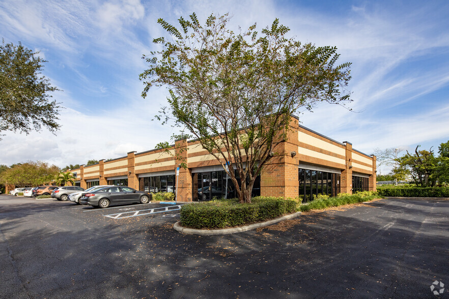 5431-5447 E Beaumont Center Blvd, Tampa, FL à louer - Photo principale – Image 1 sur 6