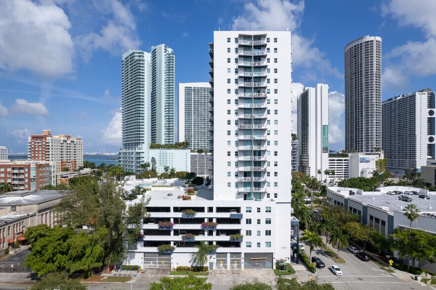 275 NE 18th St, Miami, FL à louer - Photo de l’immeuble – Image 3 sur 5
