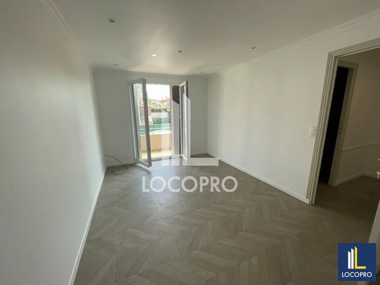 Bureau dans Cagnes-sur-Mer à louer - Photo de l’immeuble – Image 2 sur 8