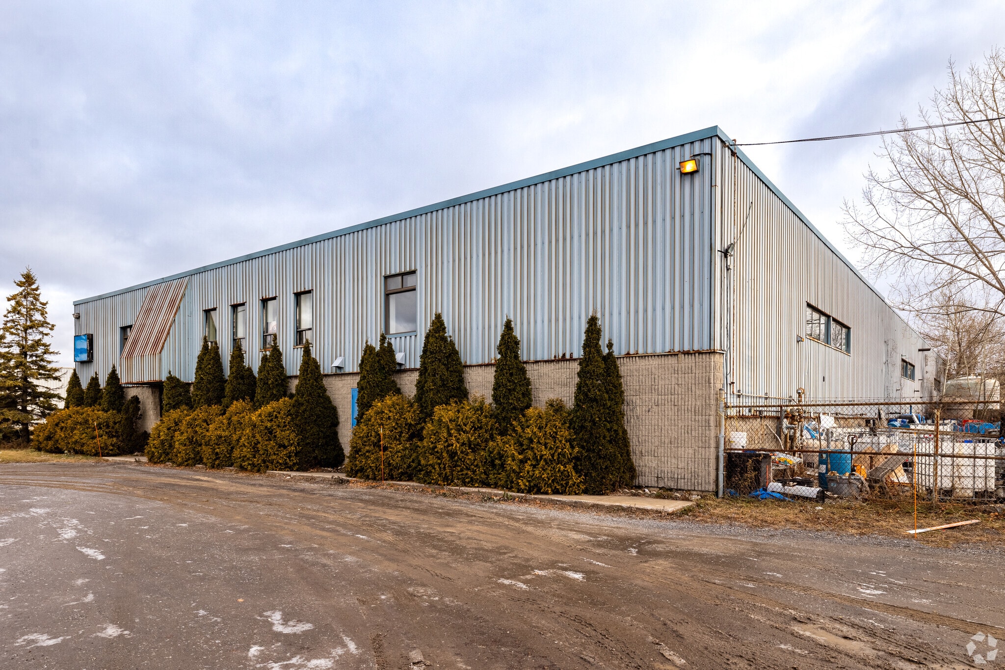 12180 Boul Industriel, Montréal, QC à vendre Photo principale– Image 1 sur 4