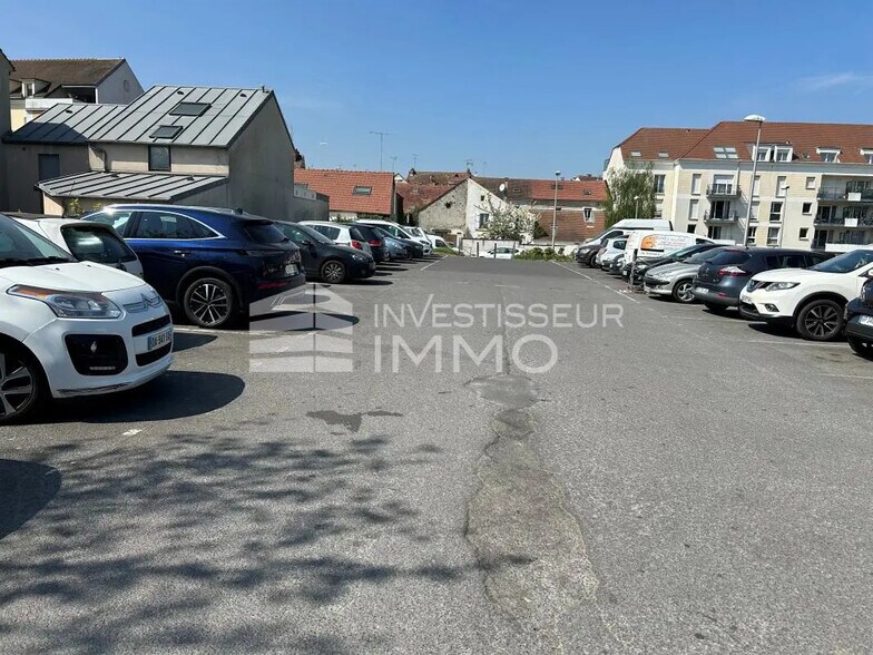 Local d’activités dans Longjumeau à louer - Photo de l’immeuble – Image 2 sur 7
