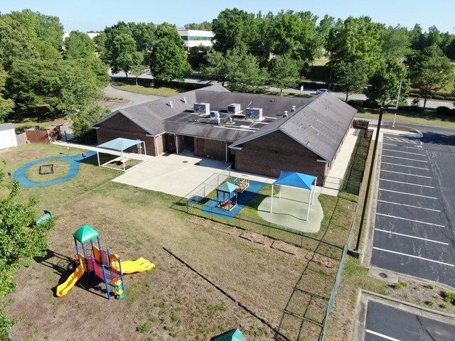 4065 Premier Dr, High Point, NC à vendre - Photo de l’immeuble – Image 2 sur 10