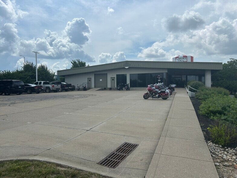 8025 Action Blvd, Florence, KY à vendre - Photo de l’immeuble – Image 2 sur 9