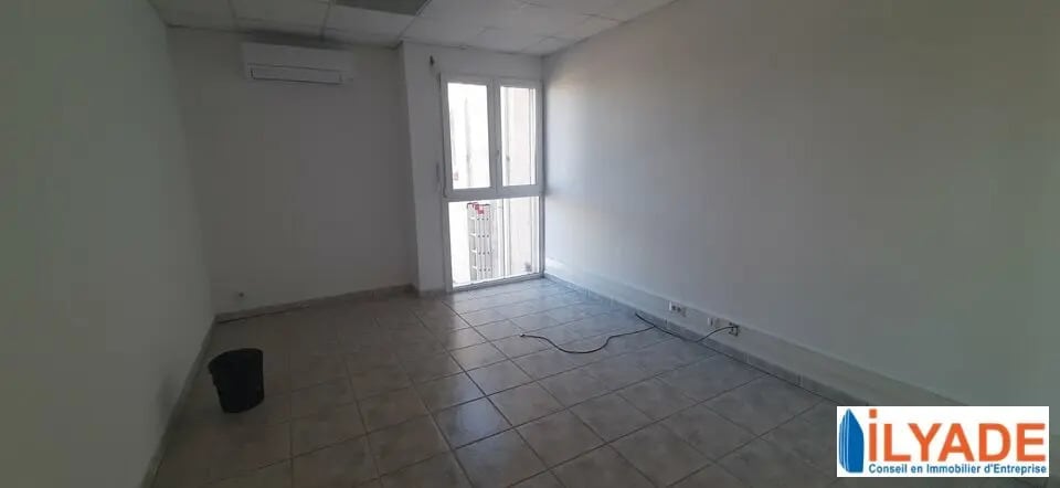 Bureau dans Marignane à vendre - Photo de l’immeuble – Image 2 sur 6