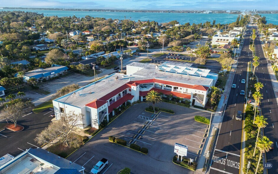 325 5th Ave, Indialantic, FL à vendre - Photo de l’immeuble – Image 2 sur 3