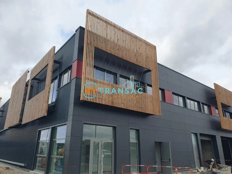 Local d’activités dans Créteil à louer - Photo de l’immeuble – Image 1 sur 6