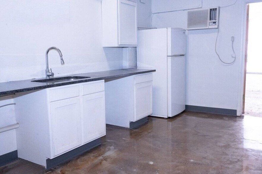 800 E 11th St N, Wichita, KS à louer - Photo de l’immeuble – Image 3 sur 7