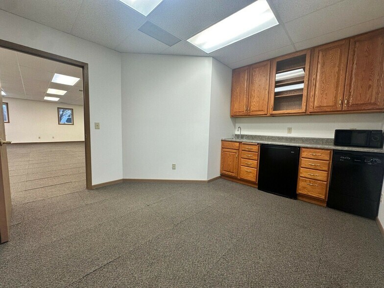 1230 S Victory Dr, Mankato, MN à louer - Photo de l’immeuble – Image 2 sur 5