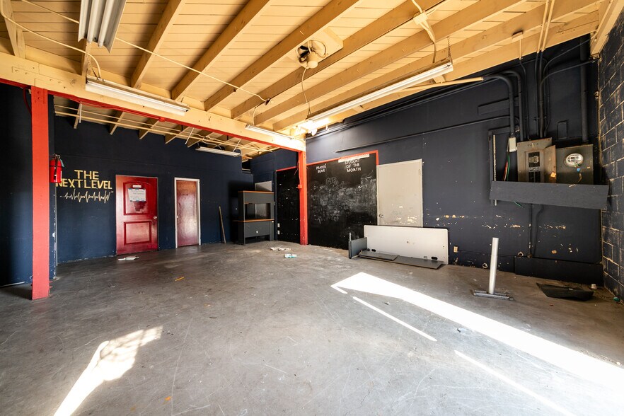 6701-6709 11th Ave, Los Angeles, CA à louer - Photo intérieure – Image 1 sur 10