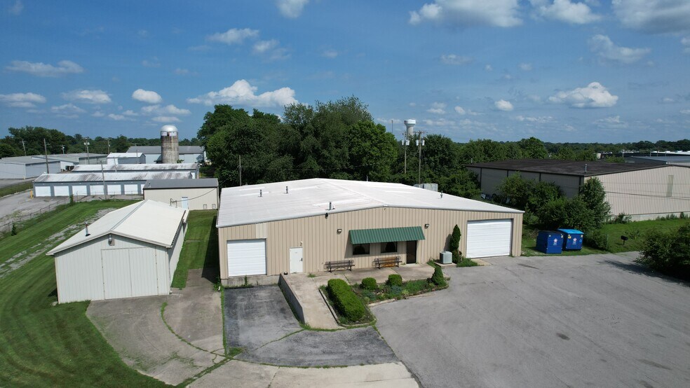 450 John C Watts Dr, Nicholasville, KY à louer - Photo de l’immeuble – Image 1 sur 20