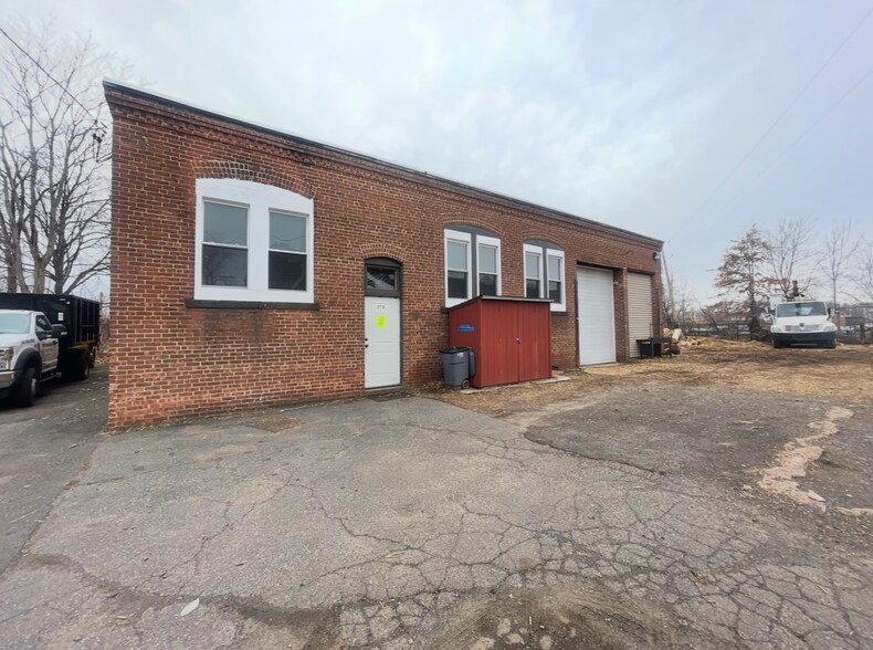 270 Fairview St, New Britain, CT à louer - Photo de l’immeuble – Image 1 sur 1