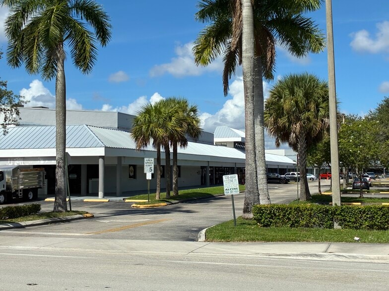 4505-4599 N Pine Island Rd, Sunrise, FL à louer - Photo de l’immeuble – Image 1 sur 12