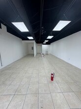 7529-7575 W Oakland Park Blvd, Lauderhill, FL à louer Photo intérieure– Image 1 sur 1