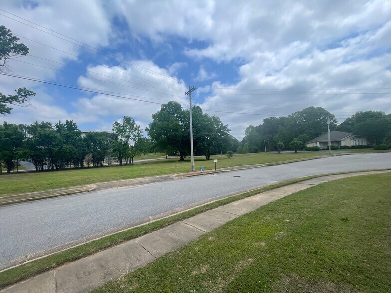 47 Lynoak Cv, Jackson, TN à vendre - Photo de l’immeuble – Image 3 sur 8