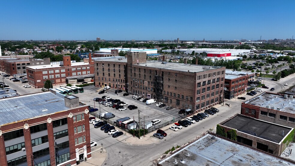 3636 S Iron St, Chicago, IL à louer - Vidéo sur l’annonce professionnelle – Image 2 sur 19