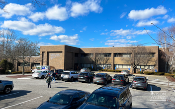 160 Hawley Ln, Trumbull, CT à louer Photo de l’immeuble– Image 1 sur 6