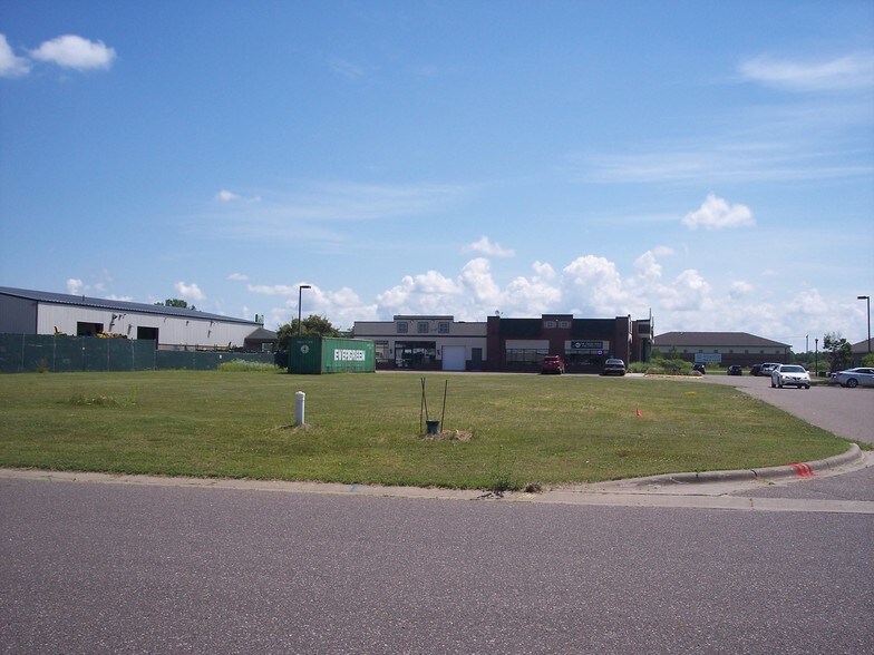 4 Enterprise Ave, Isanti, MN à vendre - Photo de l’immeuble – Image 2 sur 4