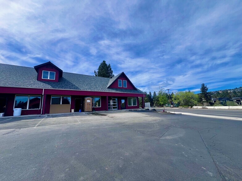 2600 NE Division St, Bend, OR à louer - Photo de l’immeuble – Image 2 sur 11